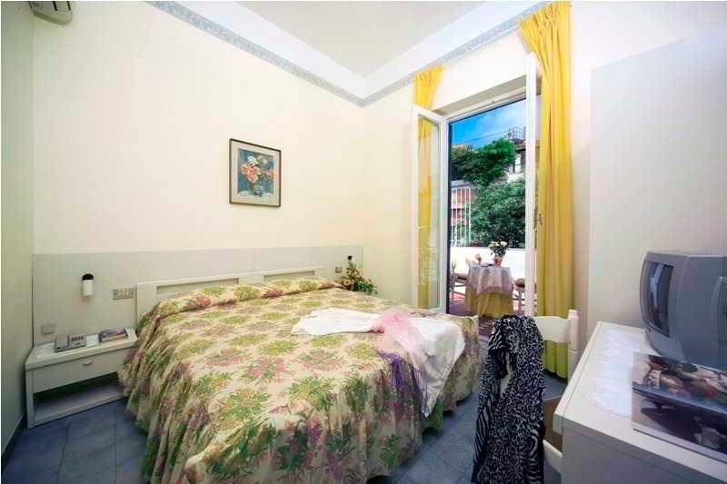 Villa Diana - Beach & Rooms Иския Екстериор снимка