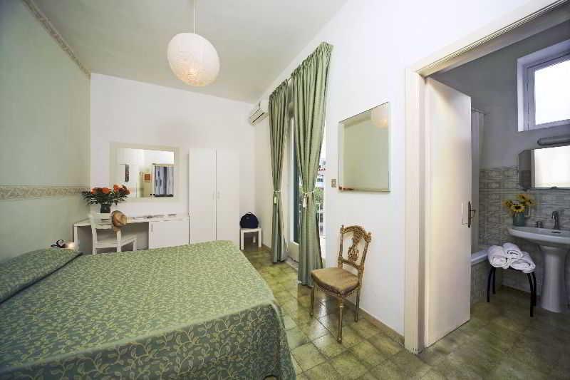 Villa Diana - Beach & Rooms Иския Екстериор снимка