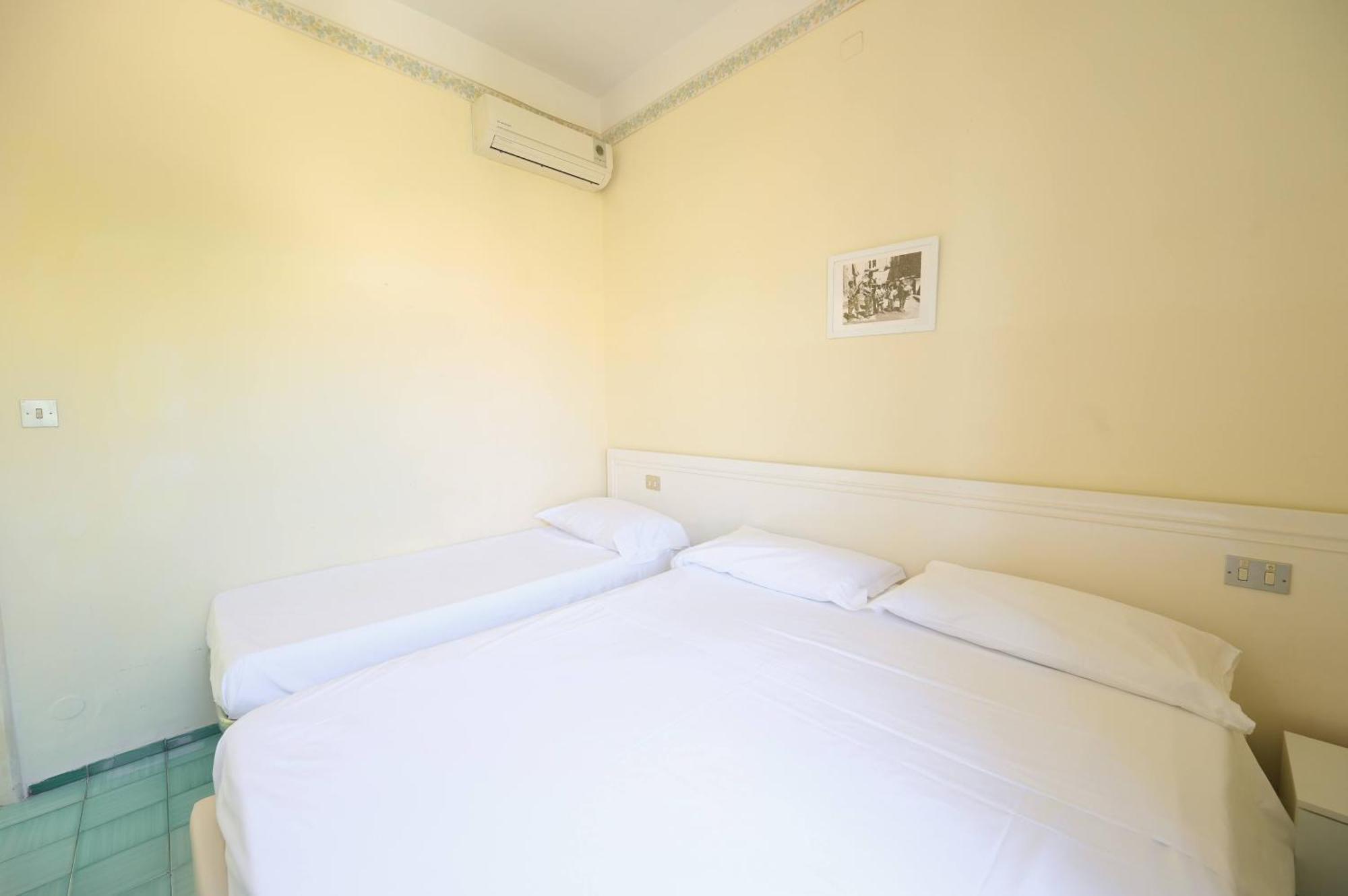 Villa Diana - Beach & Rooms Иския Екстериор снимка