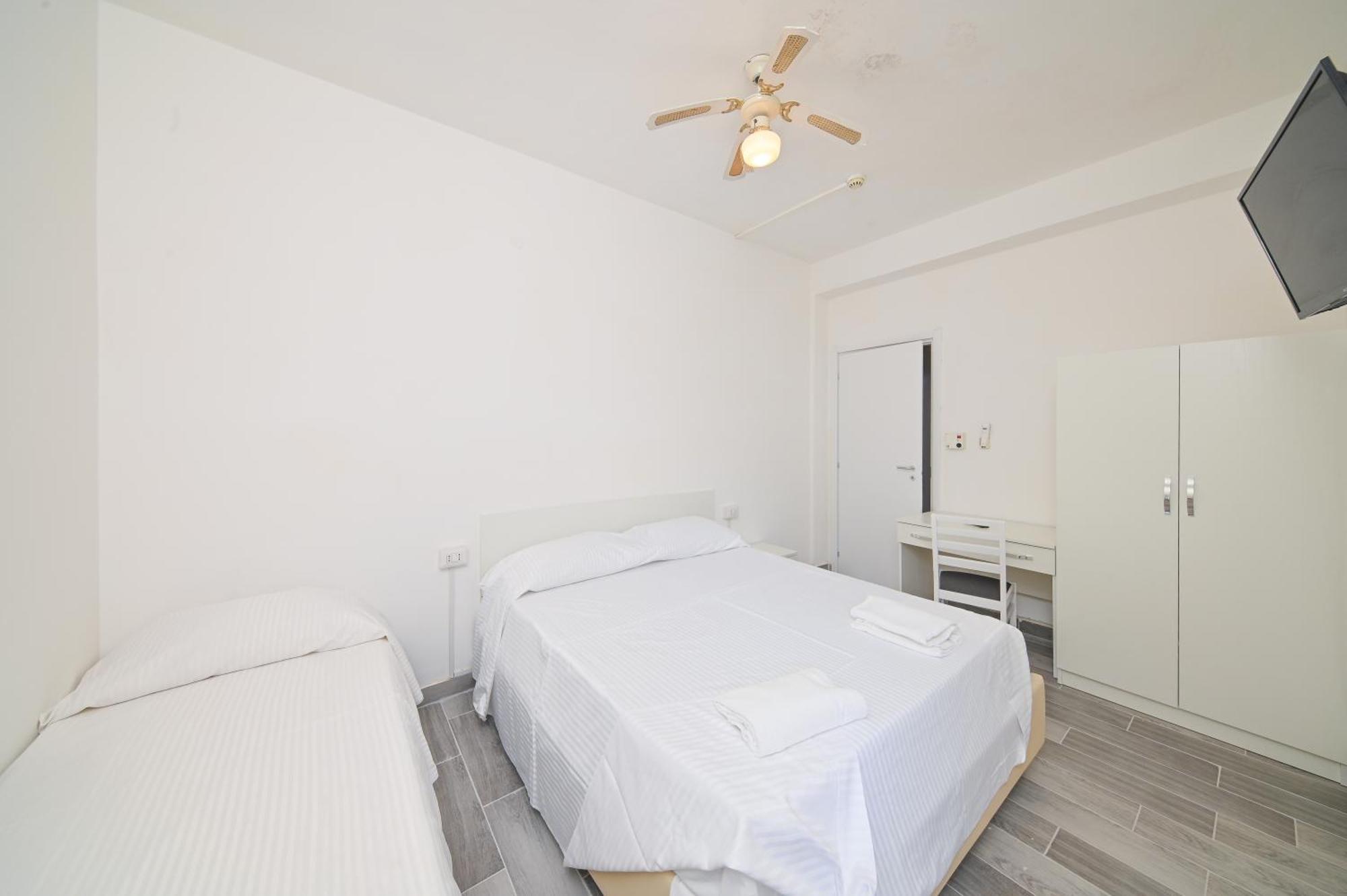 Villa Diana - Beach & Rooms Иския Екстериор снимка
