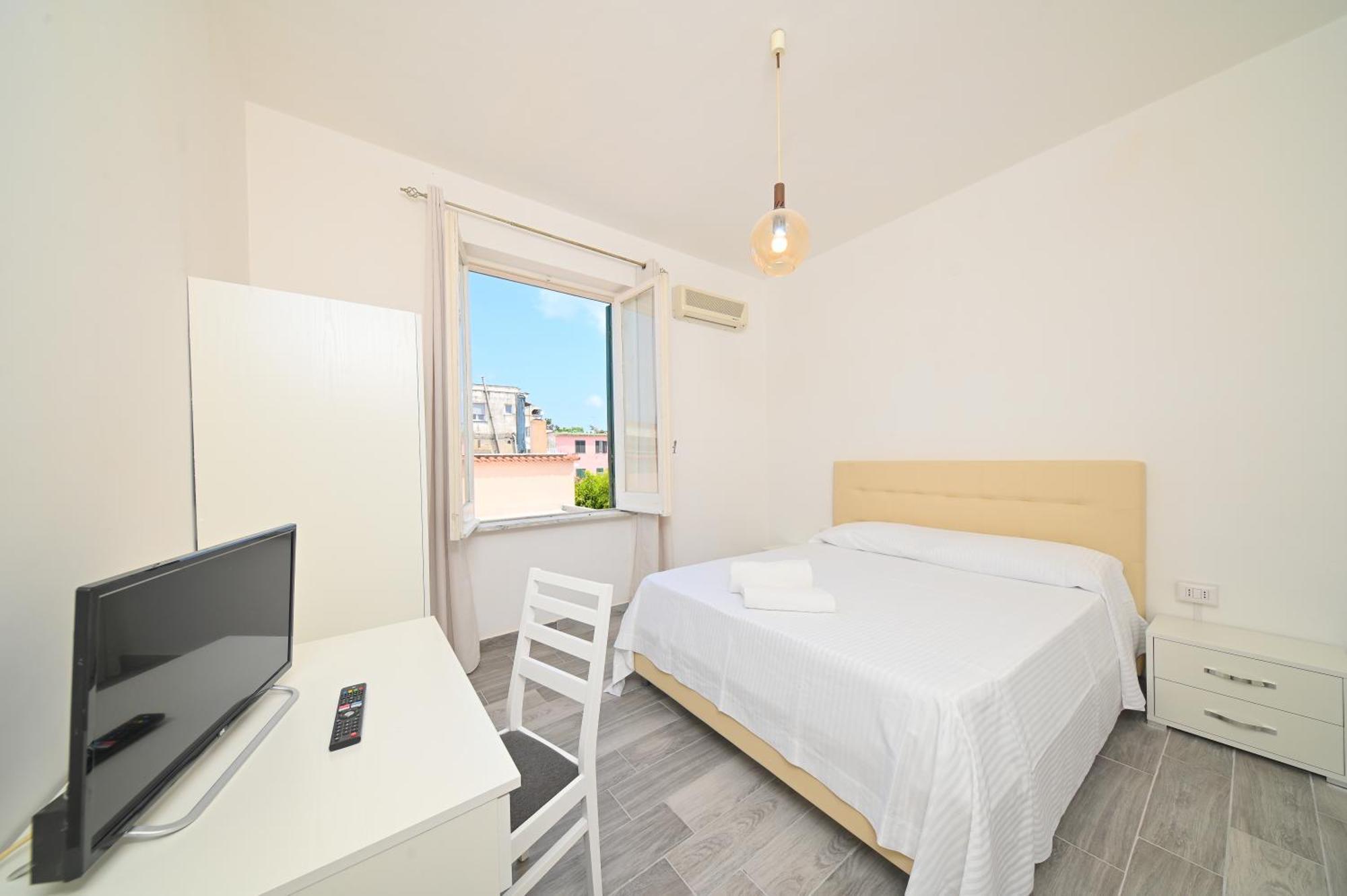 Villa Diana - Beach & Rooms Иския Екстериор снимка